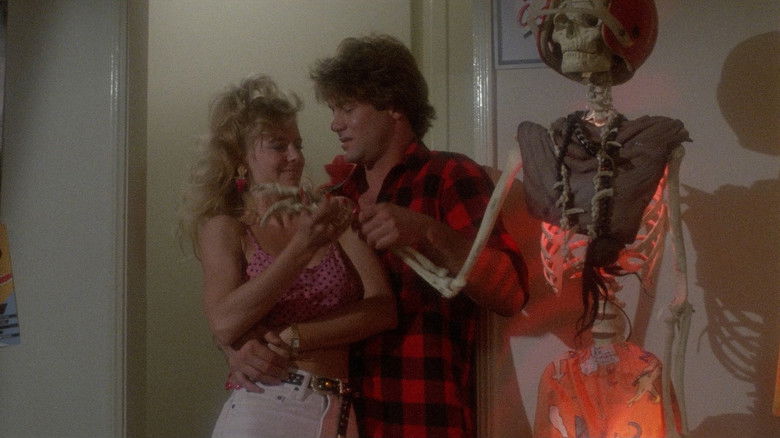 кадр из фильма Резня на «Скале»