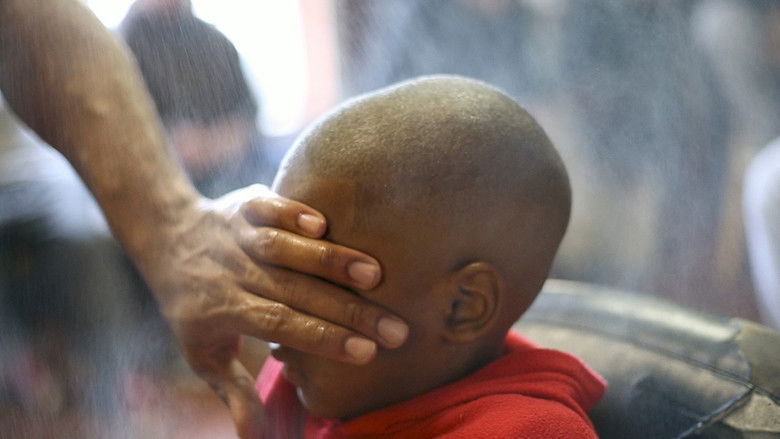 кадр из фильма Округ Хейл утром и вечером