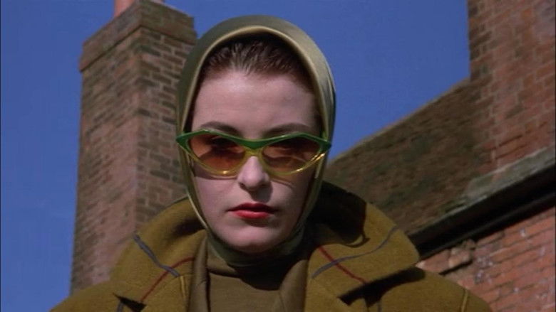 кадр из фильма Логово белого червя