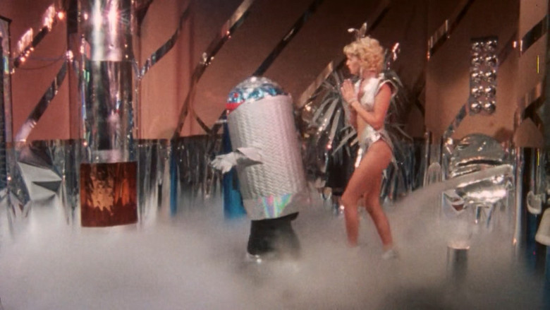 кадр из фильма Космическая девственница