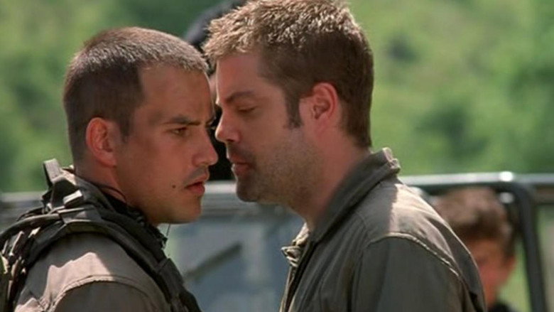 кадр из фильма Несущие бурю