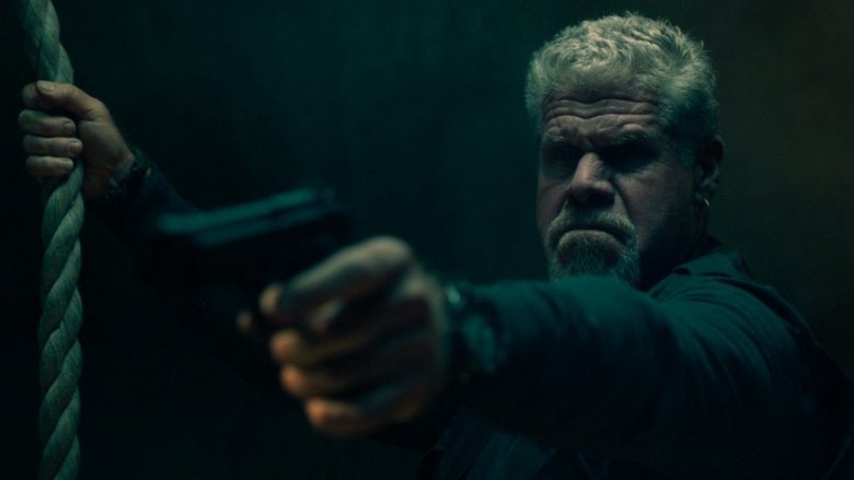 кадр из фильма Святым тут не место