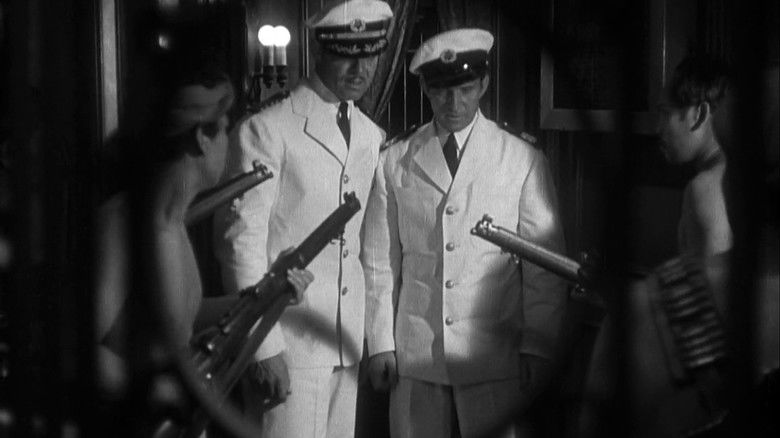 кадр из фильма Моря Китая