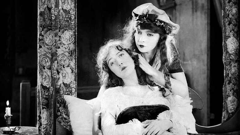 кадр из фильма Сиротки бури