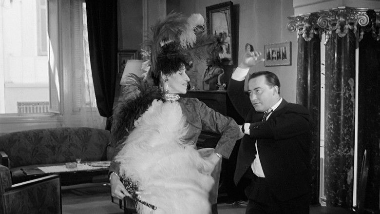 кадр из фильма Οι Γαμπροί της Ευτυχίας