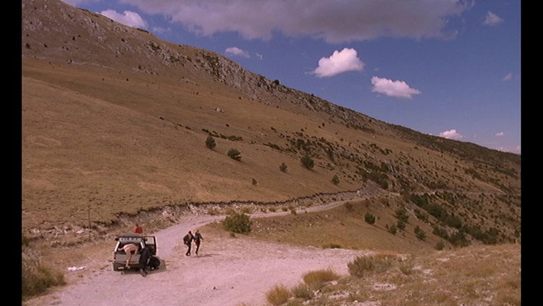 кадр из фильма Les Naufragés de la D17