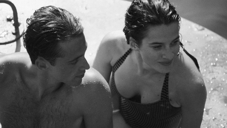 кадр из фильма Посторонний