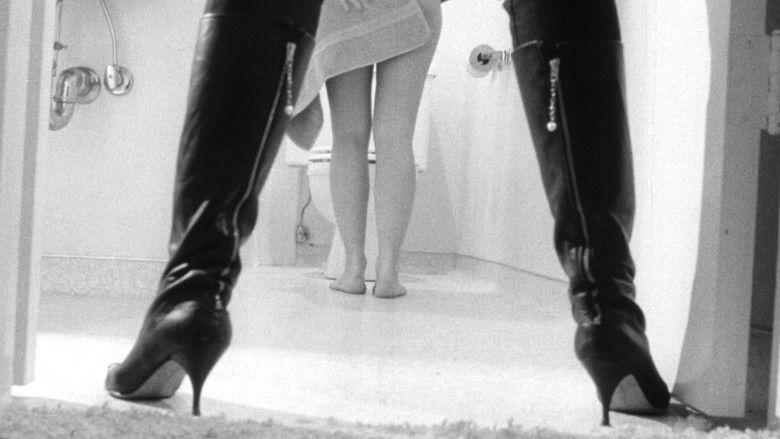 кадр из фильма A Smell of Honey, a Swallow of Brine