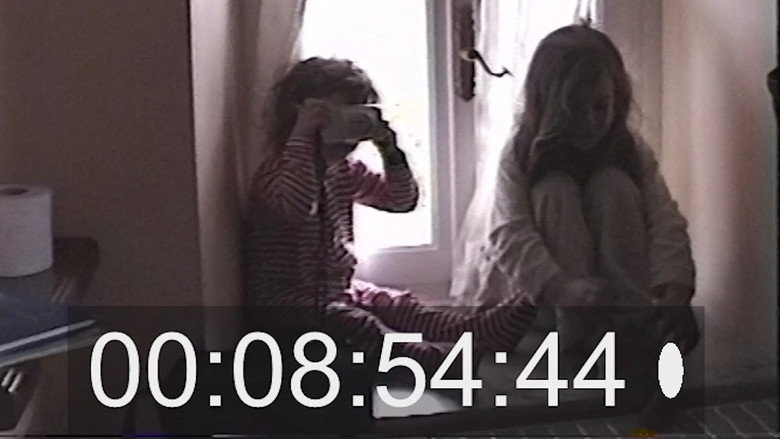 кадр из фильма Παππού, γιαγιά, τι γίνονται τα βίντεό μας αφού πεθάνουμε;