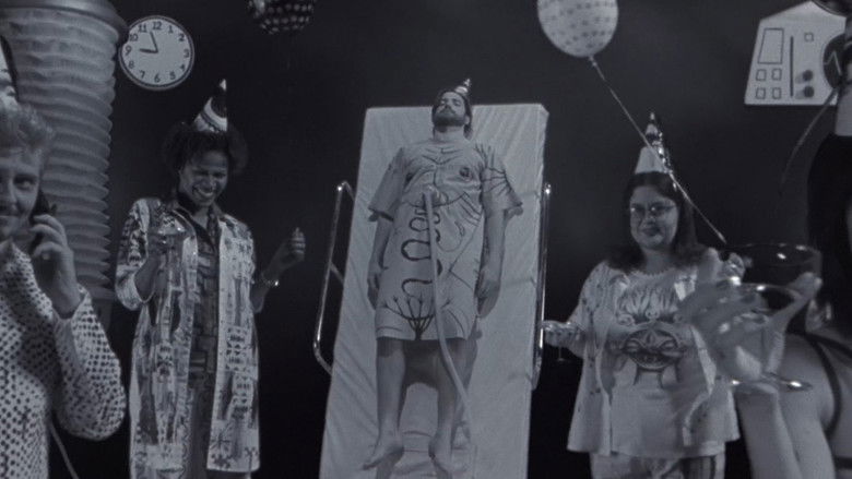 кадр из фильма Обезьянья кость