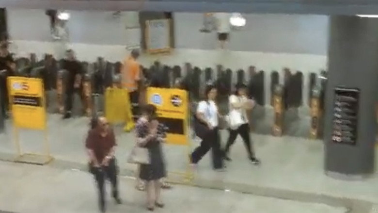 кадр из фильма People Passing By