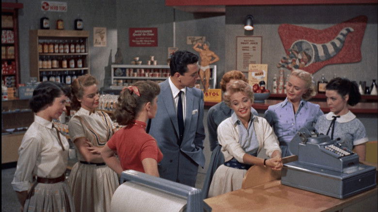 кадр из фильма Афина