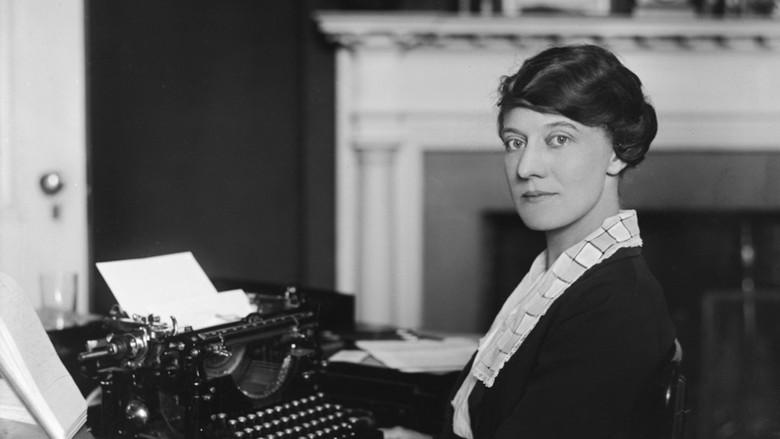 кадр из фильма Et l’homme créa la secrétaire