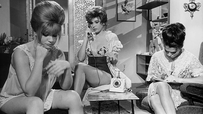 кадр из фильма Le massaggiatrici