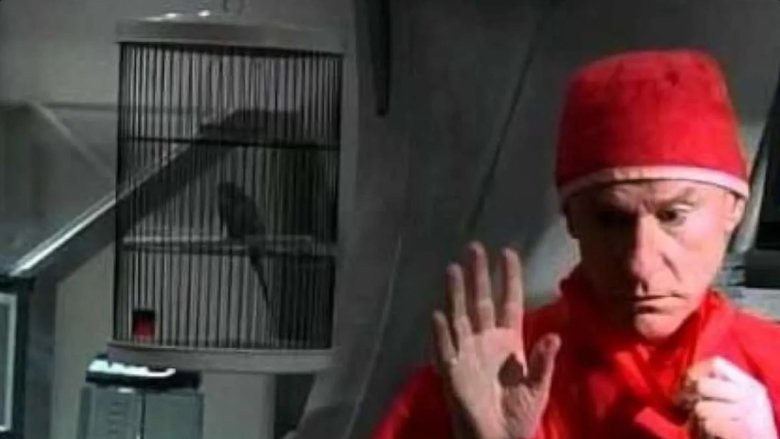 кадр из фильма Чужой внутри