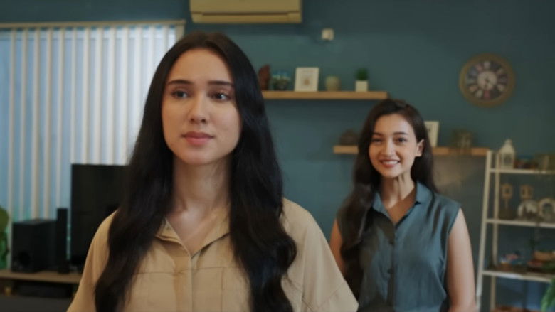 кадр из фильма Musuh Dalam Selimut