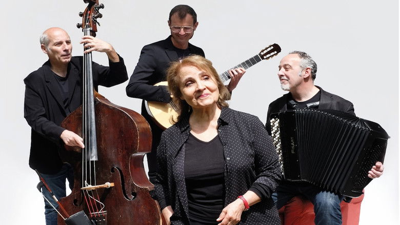 кадр из фильма Michèle Bernard - Tout' Manières (Scène & Canapé)