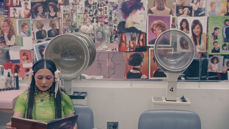 кадр из фильма Dalila's Salon