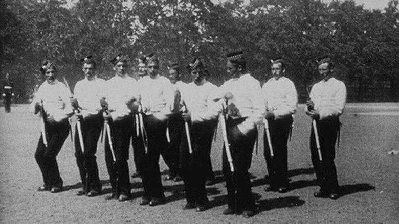 кадр из фильма Gardes à pied : maniement d’armes