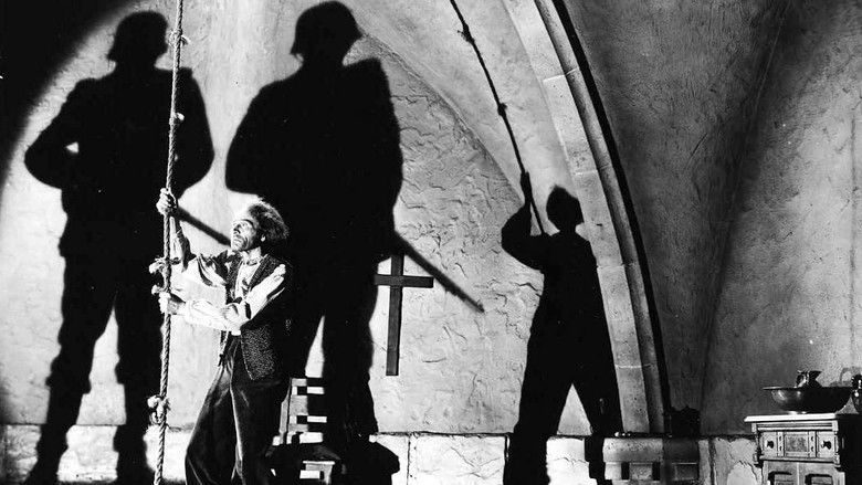 кадр из фильма Tonight We Raid Calais