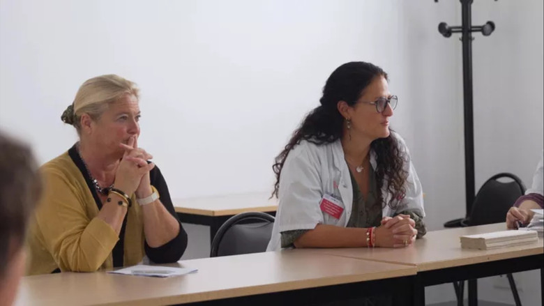 кадр из фильма Alcool au féminin, elles brisent le tabou