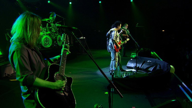 кадр из фильма Toto: Falling in Between Live