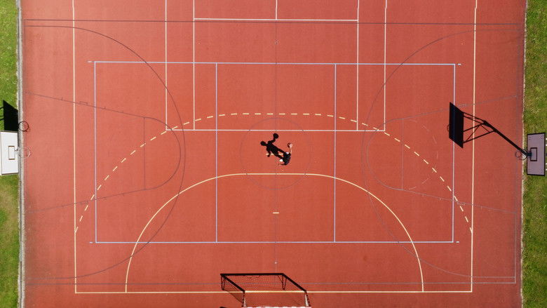 кадр из фильма Der harte Weg als Basketballspieler in der Schweiz