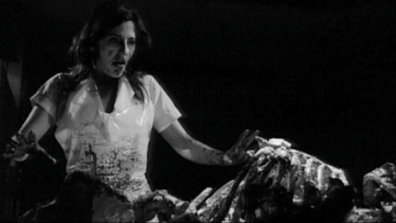 кадр из фильма Graveyard Alive: A Zombie Nurse in Love