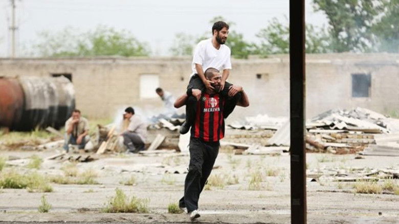 кадр из фильма مغزهای کوچک زنگ‌ زده