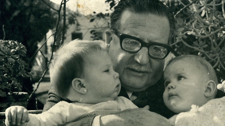 кадр из фильма Allende, mi abuelo Allende