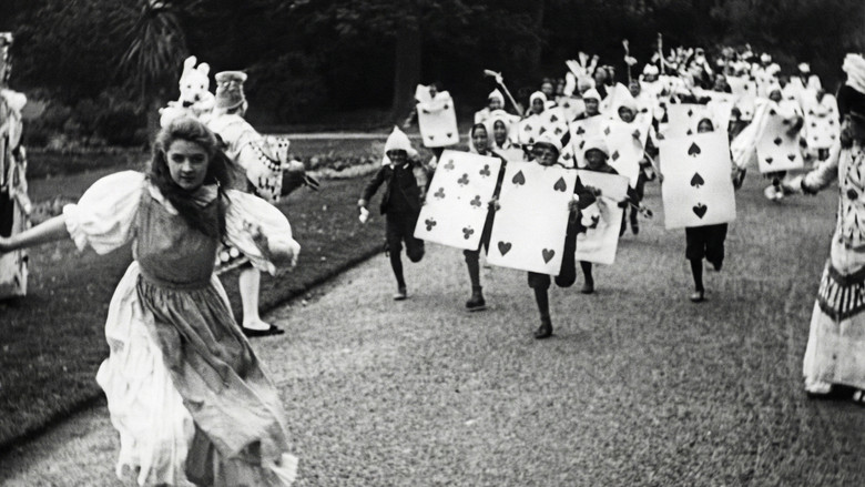 кадр из фильма Алиса в Стране чудес