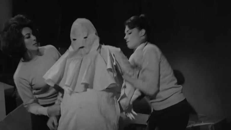 кадр из фильма Las luchadoras contra el médico asesino