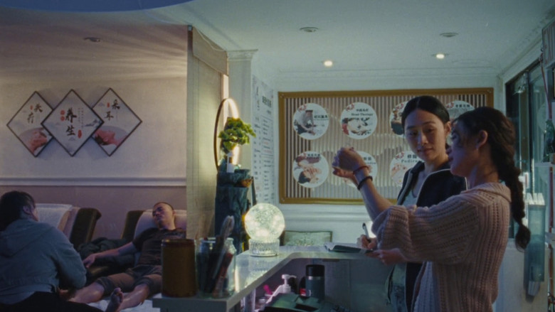 кадр из фильма Дворец голубого Солнца