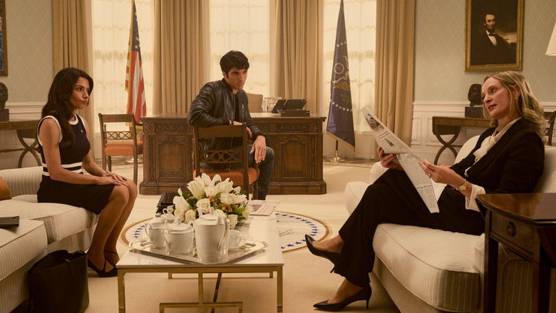 кадр из фильма Красный, белый и королевский синий