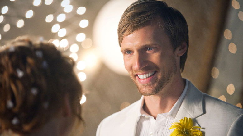 кадр из фильма Backyard Wedding