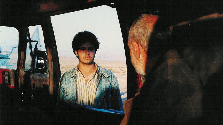 кадр из фильма Танцуя в пыли