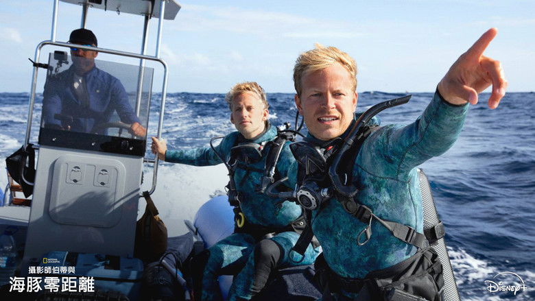 кадр из фильма В мире дельфинов с Берти Грегори