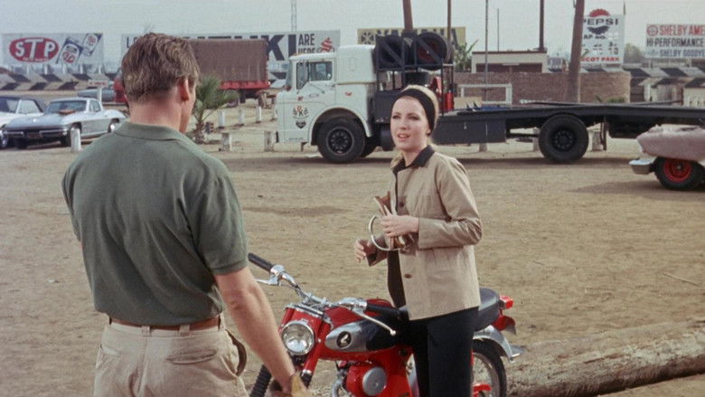 кадр из фильма Red Line 7000