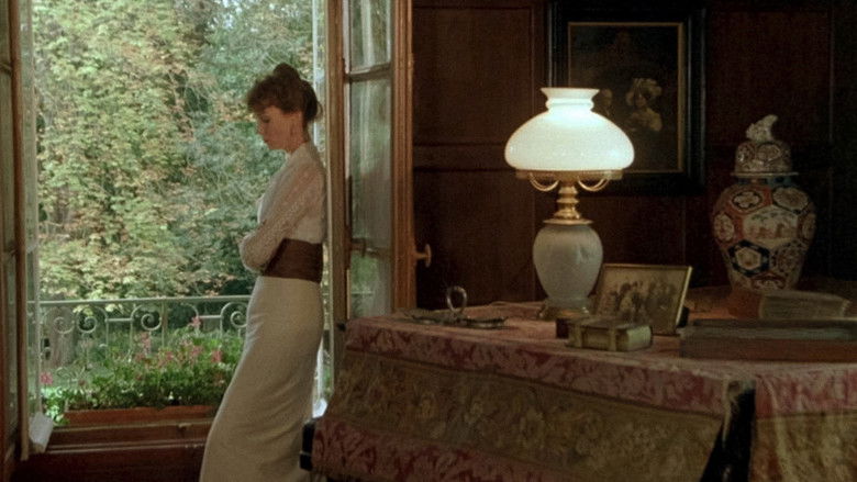 кадр из фильма Воскресенье за городом