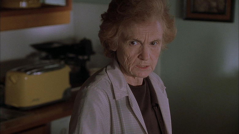 кадр из фильма Город проклятых