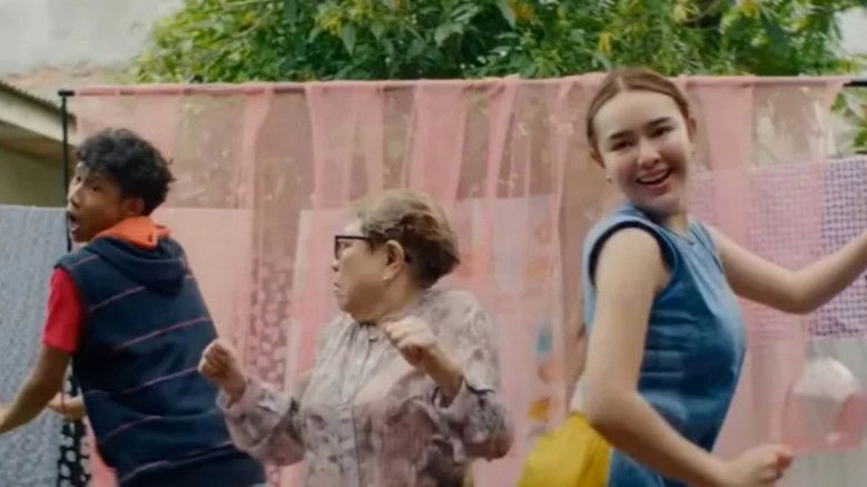 кадр из фильма Check Out Sekarang, Pay Later (Caper)