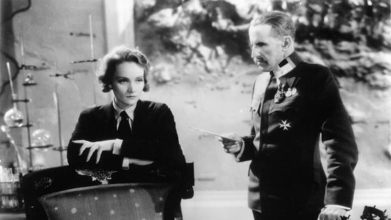 кадр из фильма Обесчещенная