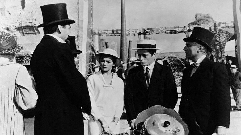 кадр из фильма Как хорошо жить