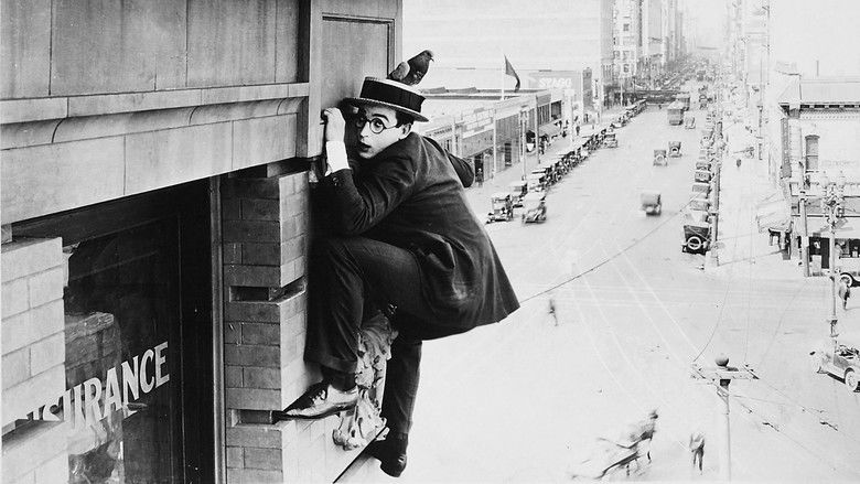 кадр из фильма Наконец в безопасности!