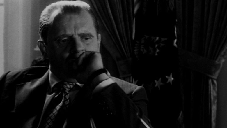 кадр из фильма Никсон