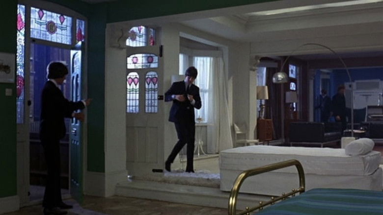 кадр из фильма Битлз. На помощь!