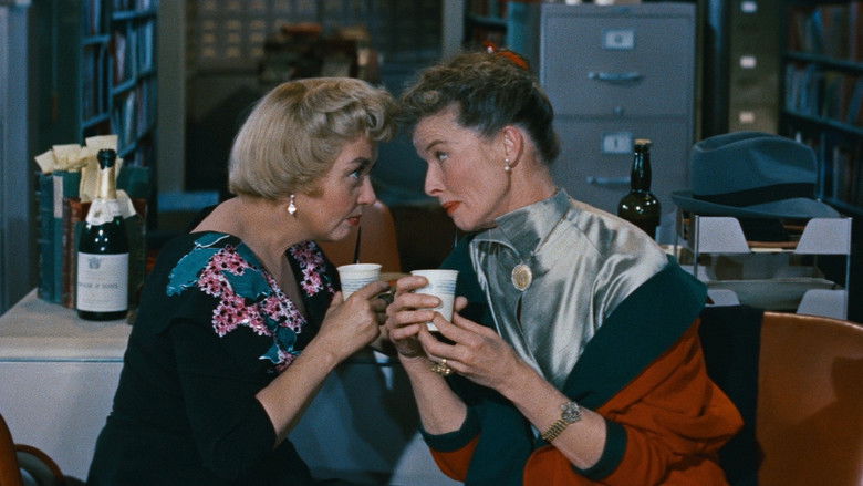 кадр из фильма Кабинетный гарнитур