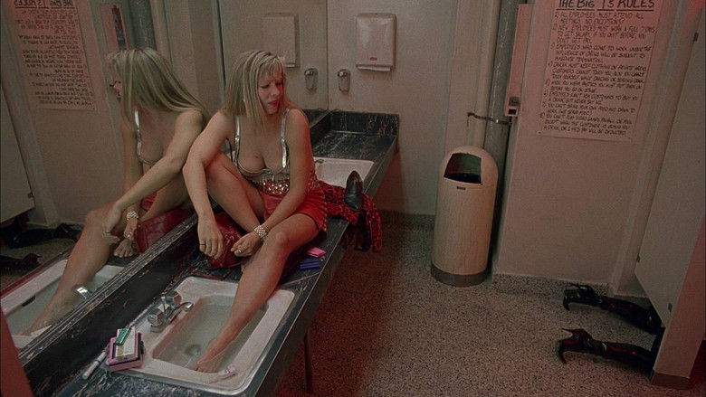 кадр из фильма Шлюха