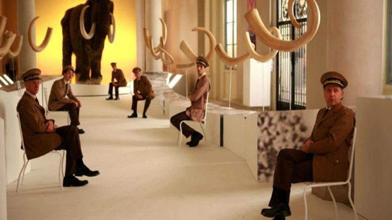 кадр из фильма Высокий музей, низкий музей