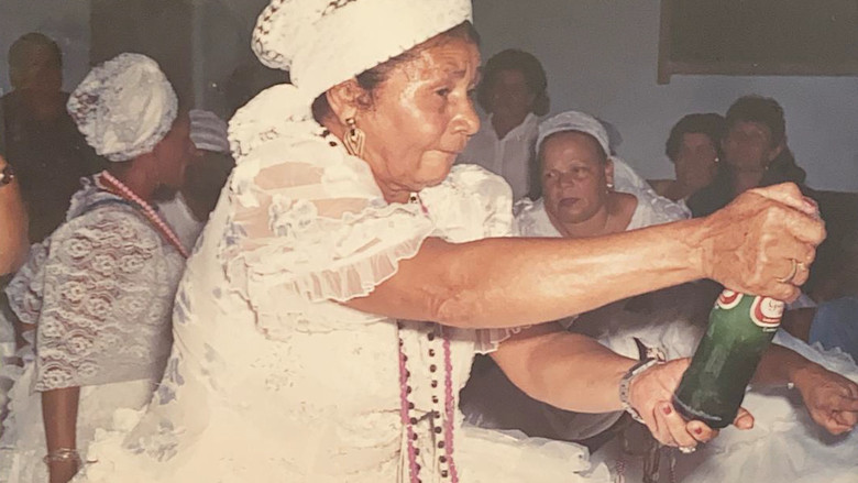 кадр из фильма Vó em Duas Dimensões: Memórias, Imagens e Relatos da Fé